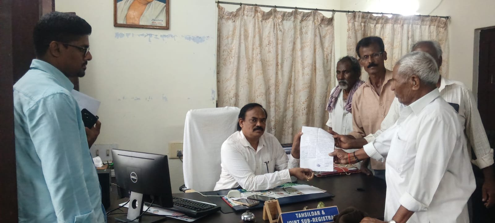 రెచ్చిపోతున్న రియల్ ఎస్టేట్ వ్యాపారులు - Additional Image