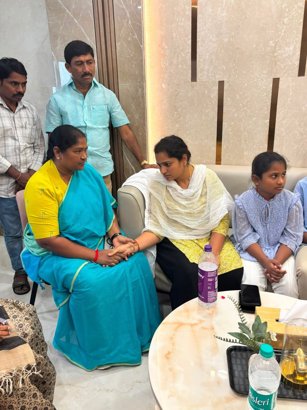 పెద్ది సుదర్శన్ రెడ్డిని పరామర్శించిన సీతక్క - Additional Image