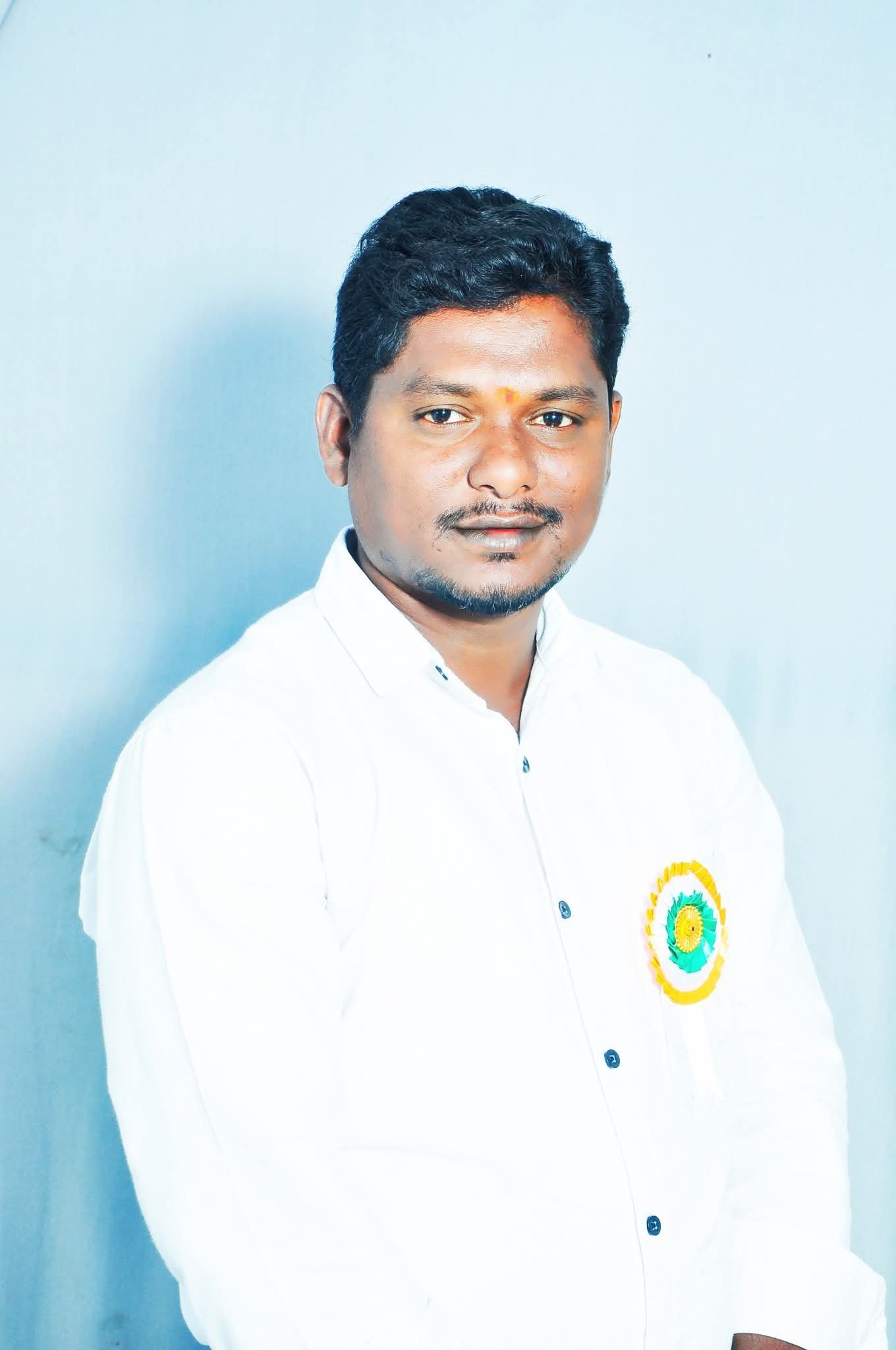 గోదాముల నుంచి లక్కపురుగుల దండు..!!