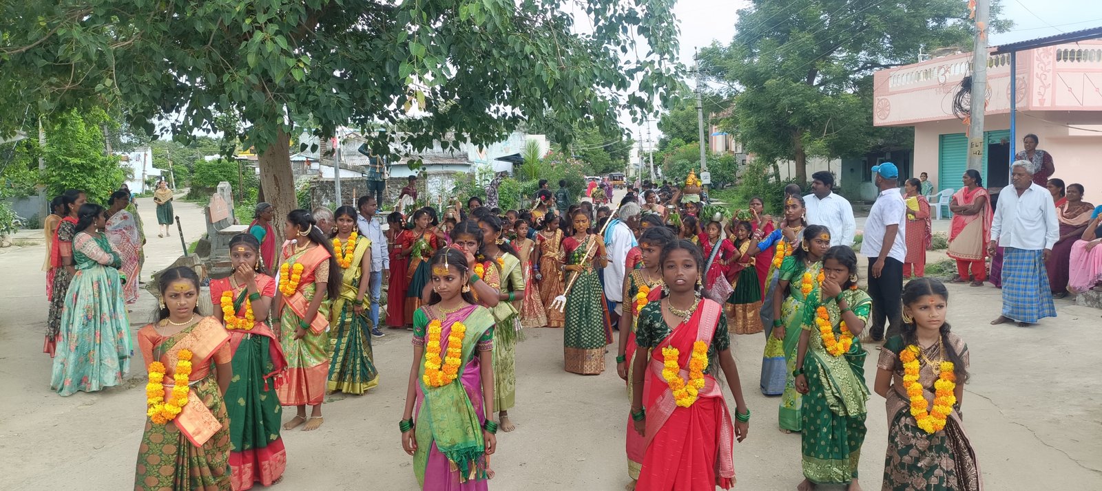 ఇల్లందలో బోనాల సంబురం.. 