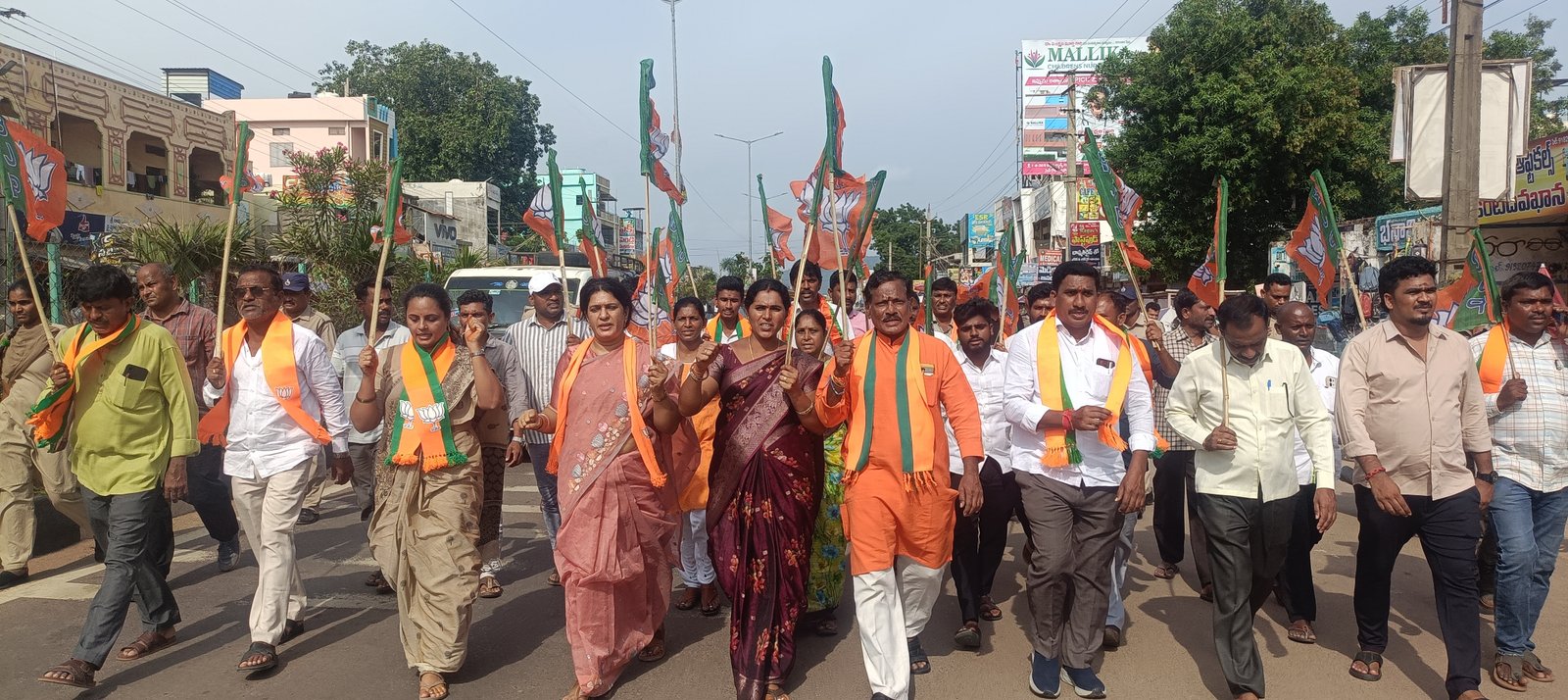 దాడులతో బీజేపీని భయపెట్టలేరు! - Additional Image