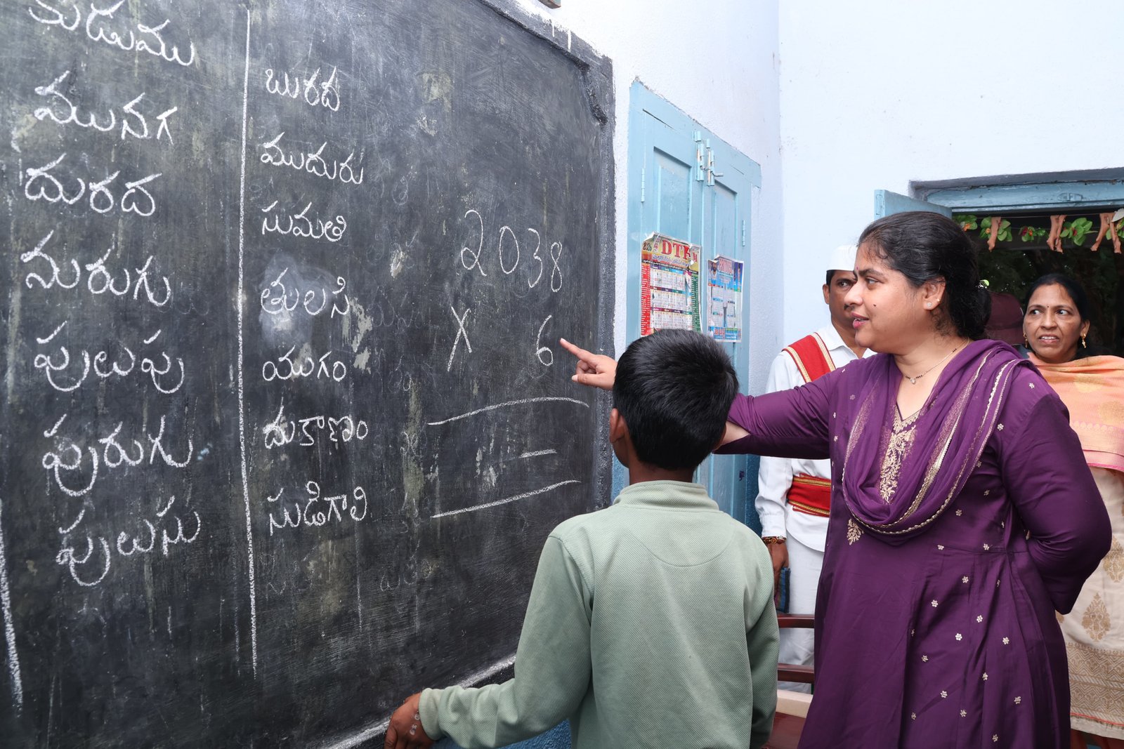 ఒక్కరోజు ఉపాధ్యాయురాలిగా కలెక్టర్ సత్య శారద