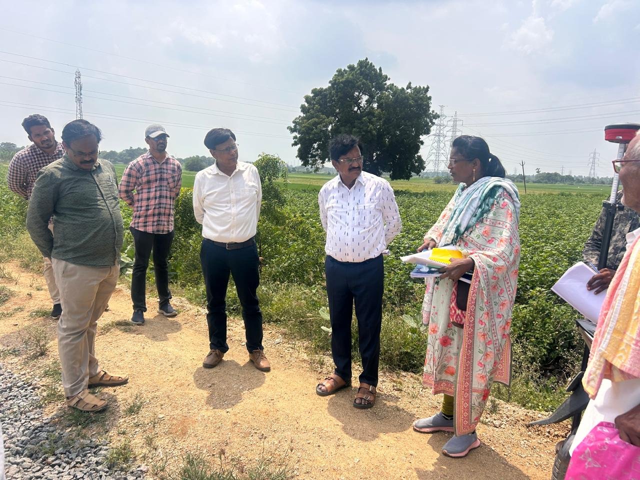 రీ సర్వే పనులను పకడ్బందీగా పూర్తి చేయాలి - Additional Image